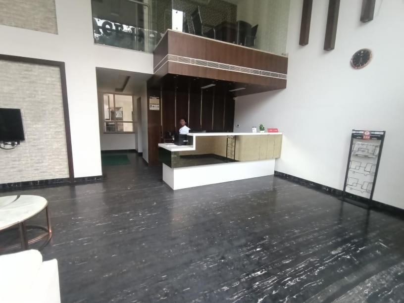 מייזור Yuvraj Palace Inn מראה חיצוני תמונה